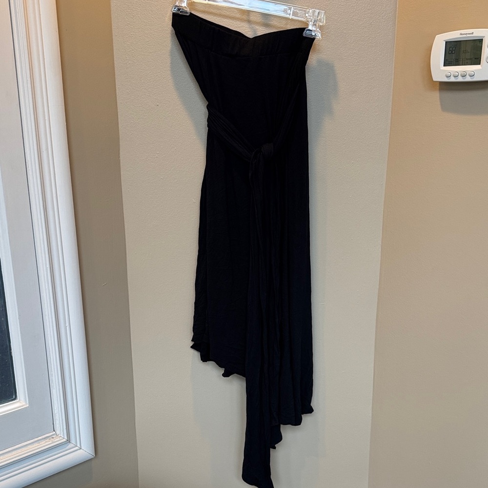 Women’s black skirt Isabel de Pedro size 6 good condition wrap around tie